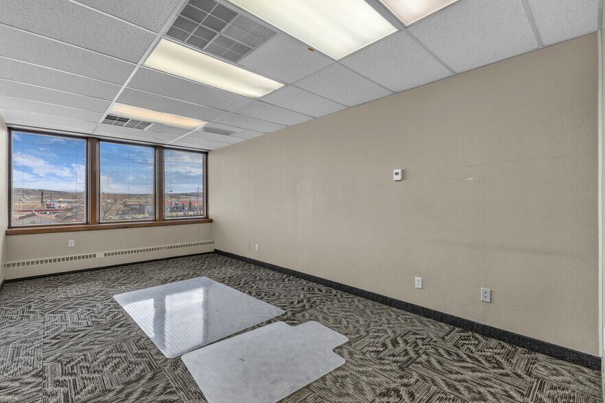 More Photos Of 2515 Foothill Blvd, Rock Springs Office For Lease