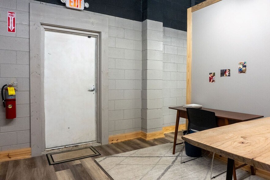 More Photos Of 214 S Church St, Dublin Flex For Sale