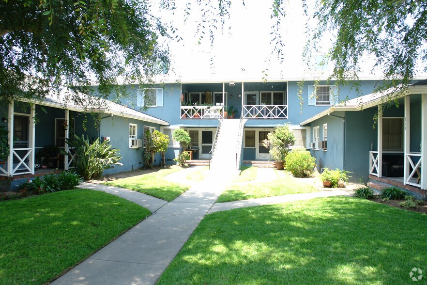 Primary Photo Of 625-629 W Glenoaks Blvd, Glendale Apartments For Sale