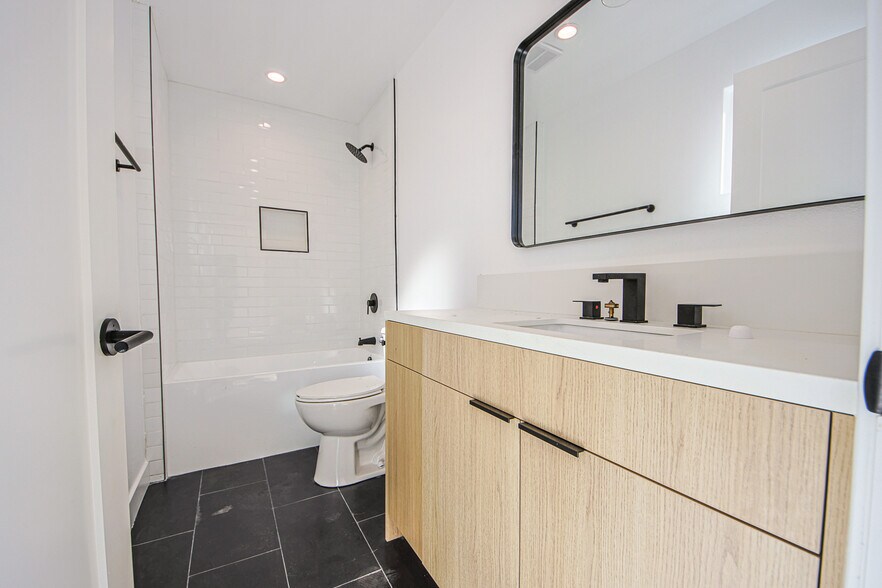 More Photos Of 5709 Auckland Ave, North Hollywood Apartments For Sale