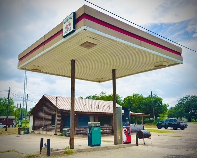 Primary Photo Of 106 E Highway 87, Smiley Service Station For Sale