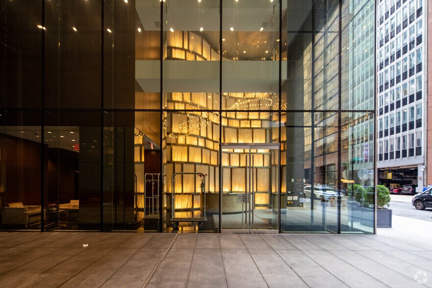 More Photos Of 133 W 52nd St, New York Apartments For Lease