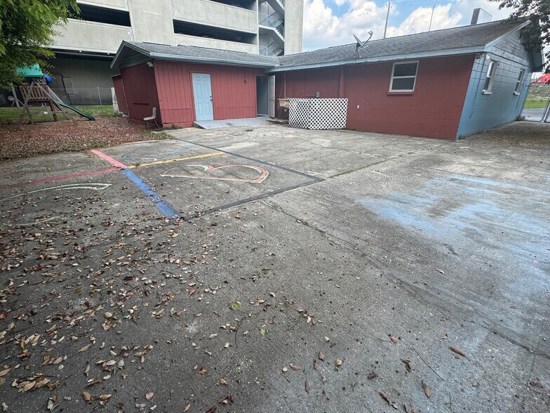 More Photos Of 11412 N Central Ave, Tampa Office For Lease