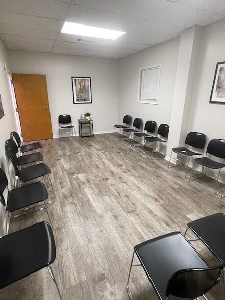 More Photos Of 1911 Mission 66, Vicksburg Medical For Lease