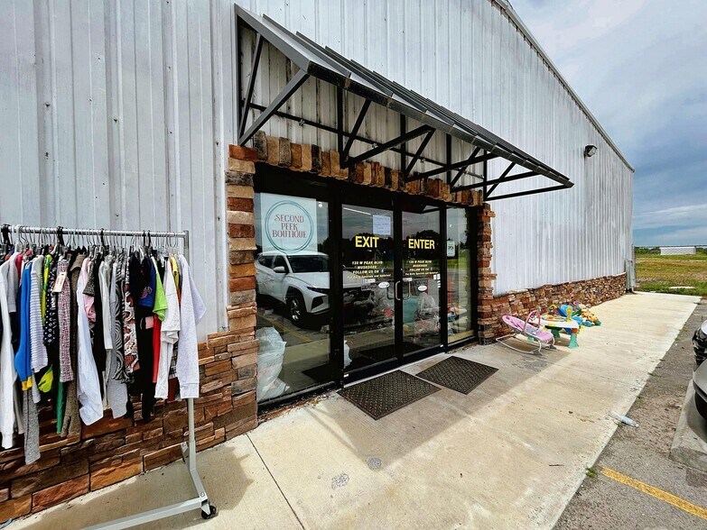 More Photos Of 120 W Peak Blvd, Muskogee Freestanding For Sale