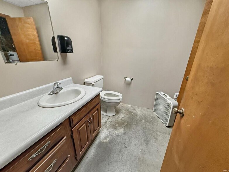 More Photos Of 2632 Cathy Ln, Jasper Warehouse For Sale