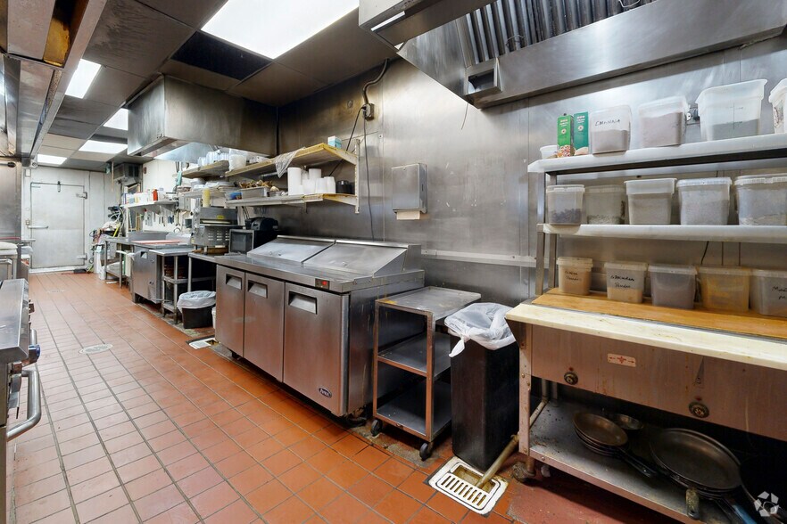 More Photos Of 11903 W 6th Avenue Frontage Rd, Lakewood Restaurant For Sale