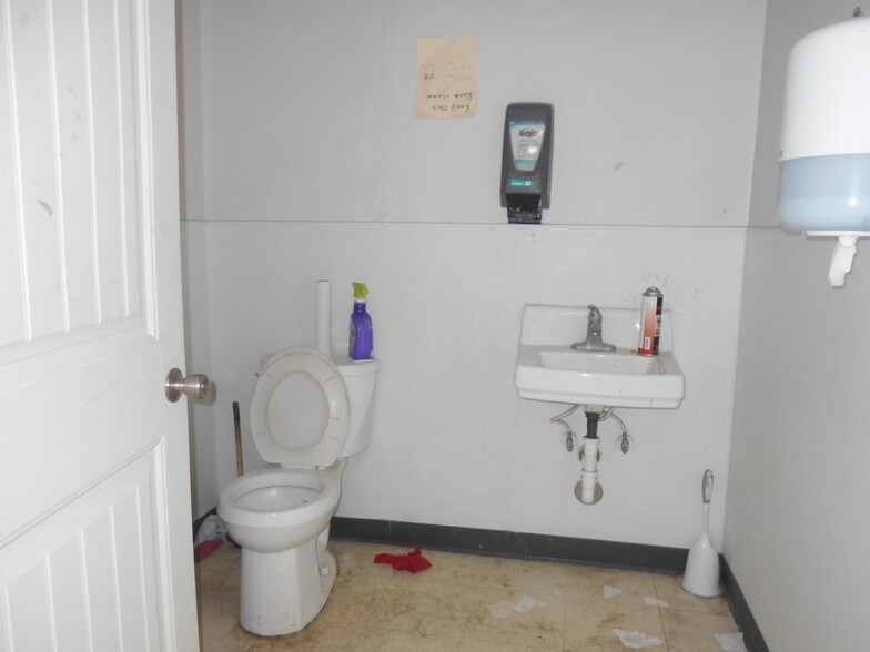 More Photos Of 527 NW County Rd, Hobbs Warehouse For Lease