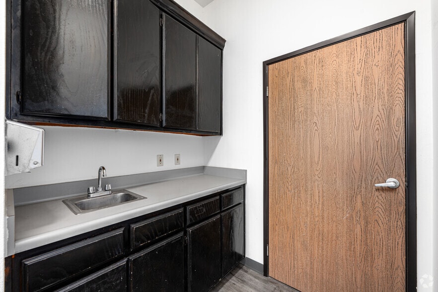 More Photos Of 4802 Littlejohn St, Baldwin Park Warehouse For Lease