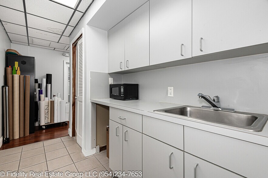 More Photos Of 3650 Coral Ridge Dr, Coral Springs Light Manufacturing For Sale