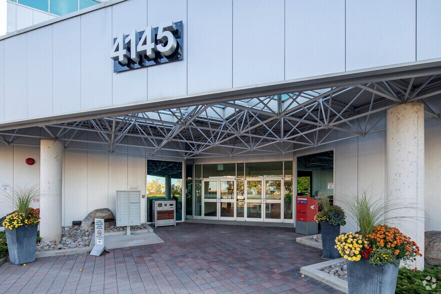 More Photos Of 4145 North Service Rd, Burlington Coworking Space