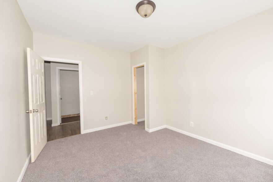 More Photos Of 117 N Lake Ave, Albany Storefront Retail Residential For Sale