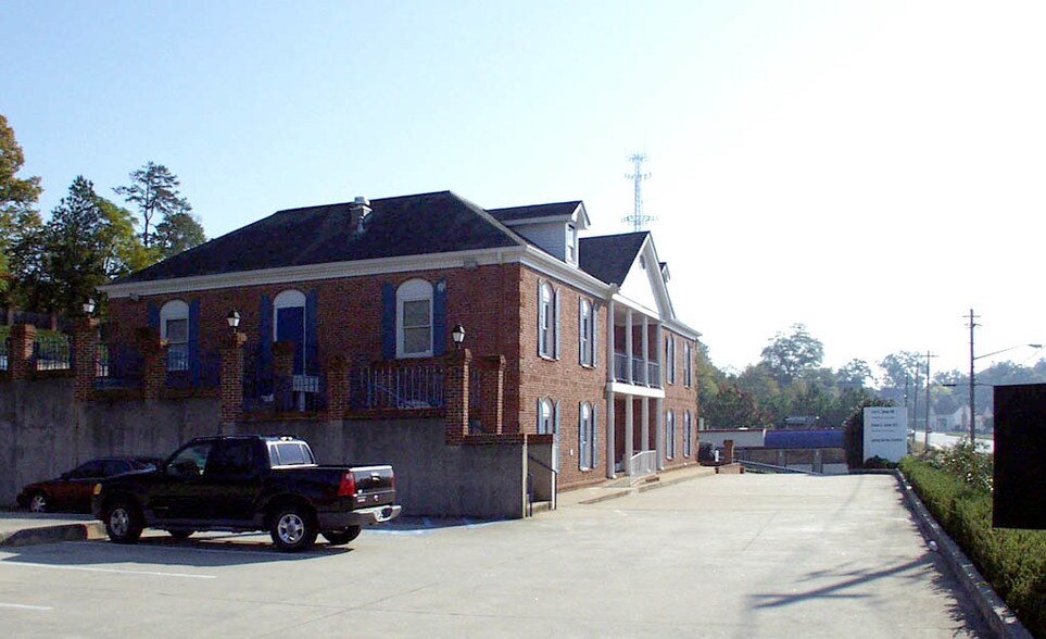 More Photos Of 337 W Pike St, Lawrenceville Medical For Sale