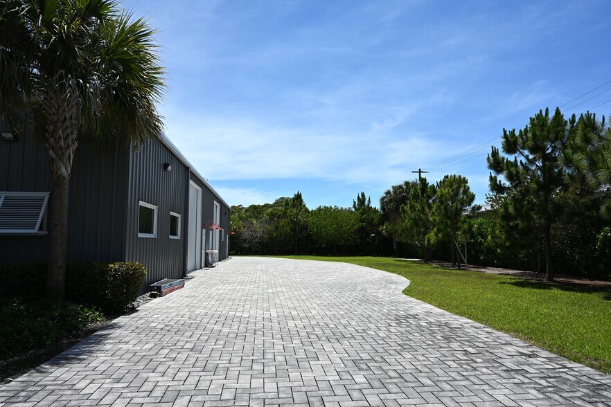 More Photos Of 11950 SE Shell Ave, Hobe Sound Warehouse For Lease