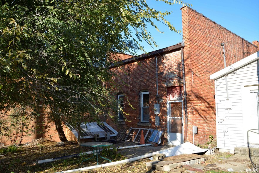 More Photos Of 114 Market St, Colchester General Retail For Sale