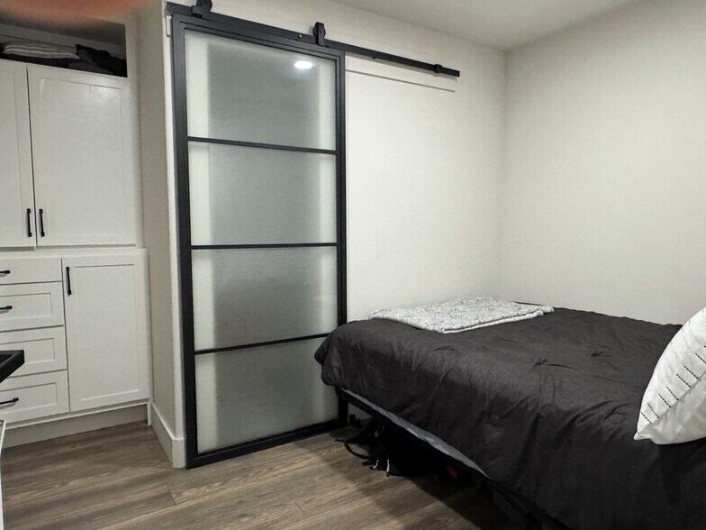 More Photos Of 112 N Avenue A, Humble Light Distribution For Sale