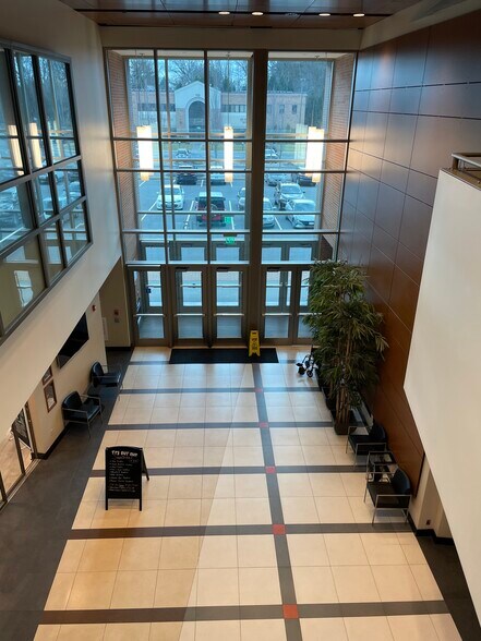 More Photos Of 115 Saratoga Rd, Schenectady Office Residential For Lease