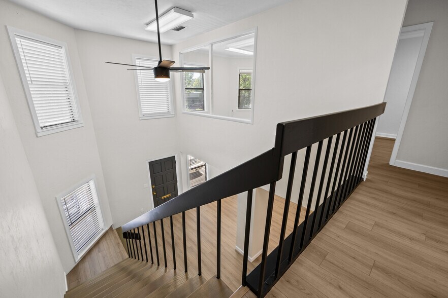 More Photos Of 4010 W Newberry Rd, Gainesville Office For Sale