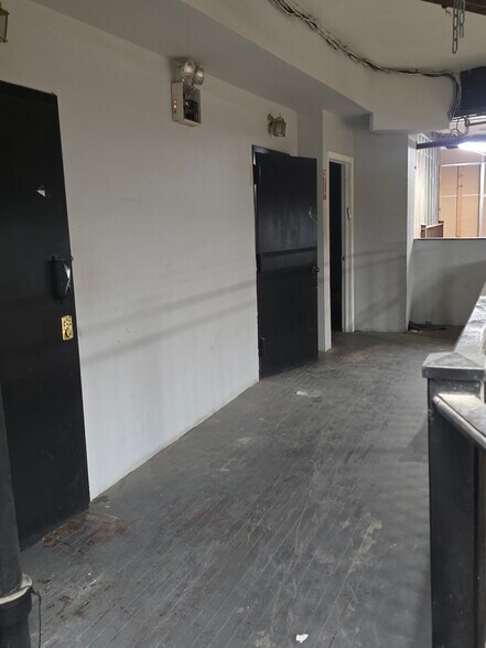 More Photos Of 1020 E 48th St, Brooklyn Warehouse For Lease