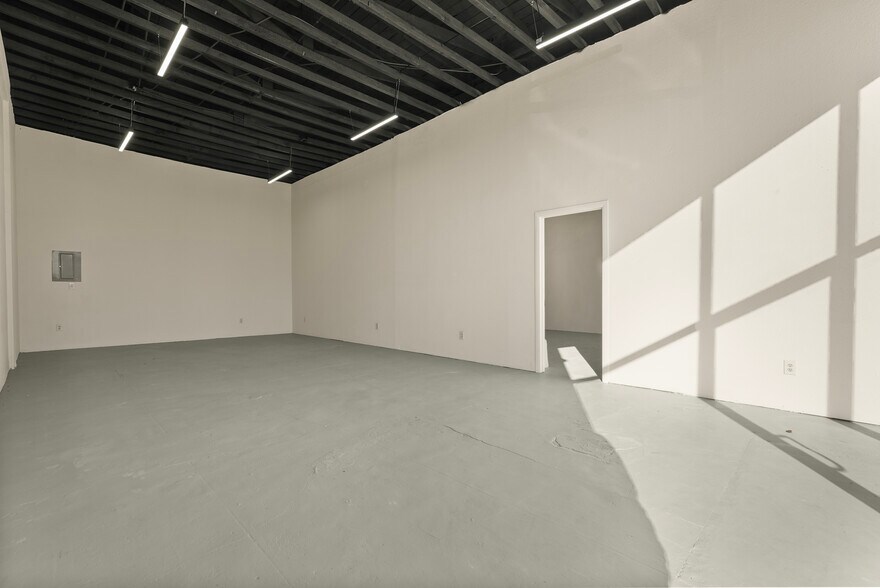 More Photos Of , Los Angeles Storefront For Lease