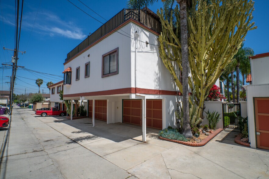 More Photos Of 815 Roswell Ave, Long Beach Apartments For Sale