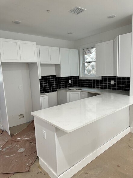 More Photos Of 514 39th St, Union City Apartments For Sale