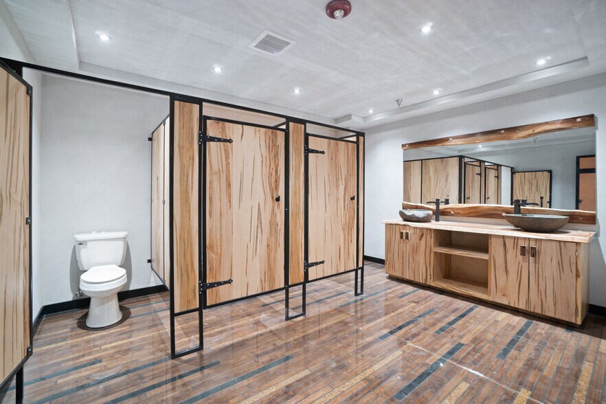 More Photos Of 207 20th St SE, Hickory Warehouse For Sale