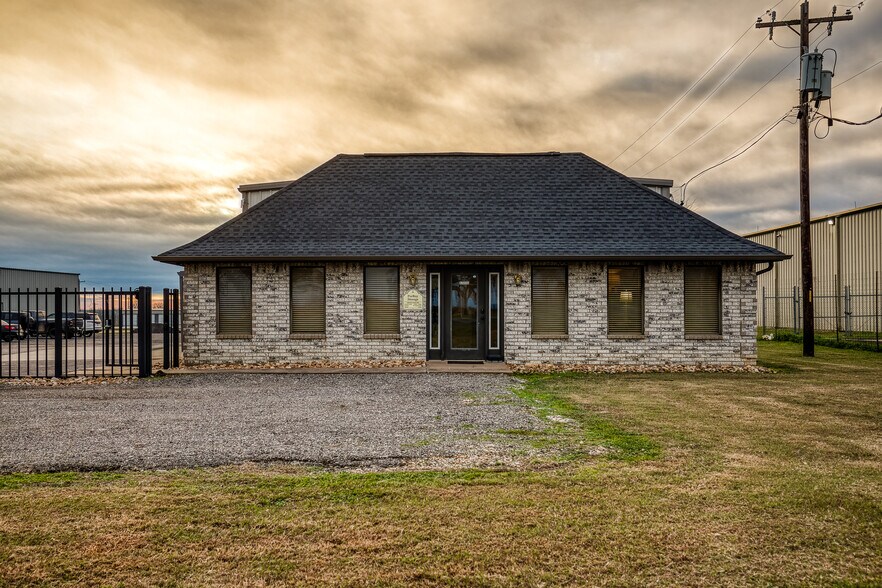 More Photos Of 2762 State Highway 21 E, Caldwell Warehouse For Lease