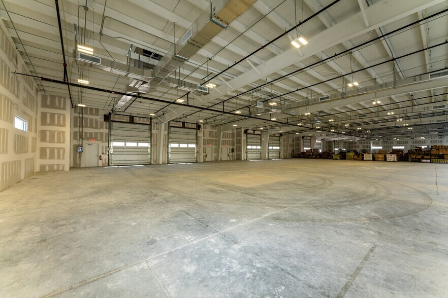 More Photos Of 16350 Innovation Ln, Fort Myers Light Distribution For Sale