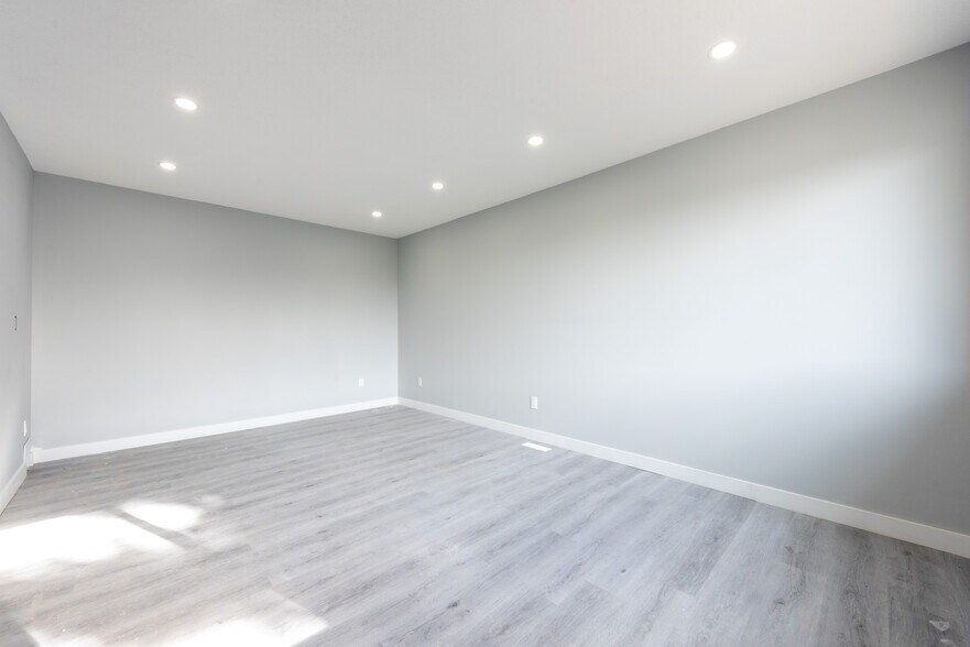 More Photos Of 808 Mcneill Rd NE, Calgary Apartments For Sale