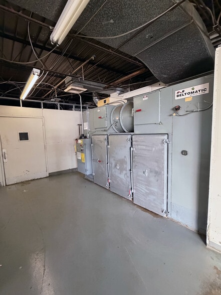 More Photos Of 4750 Clifton Rd, Temple Hills Warehouse For Sale