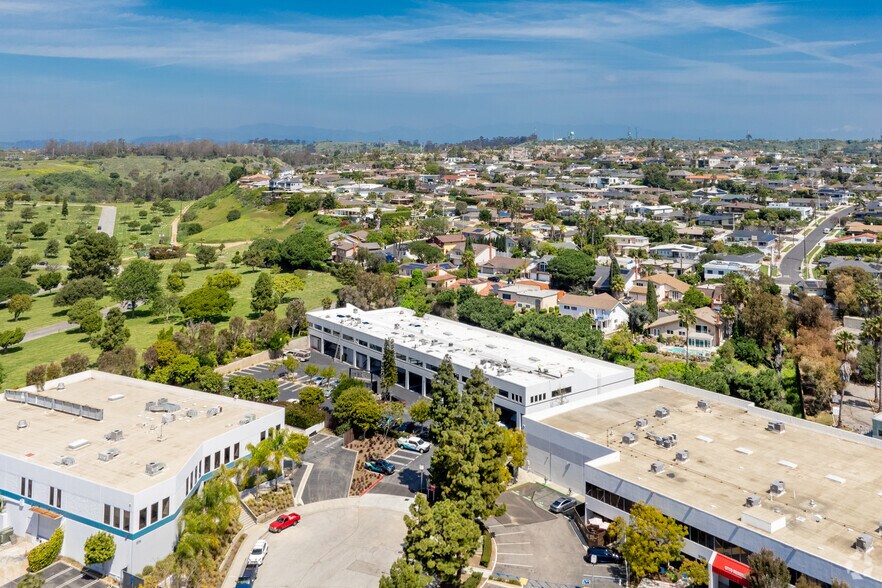 More Photos Of 5701 Buckingham Pky, Culver City Warehouse For Lease