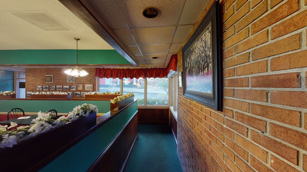 More Photos Of 1102 W Spring St, Monroe Restaurant For Sale