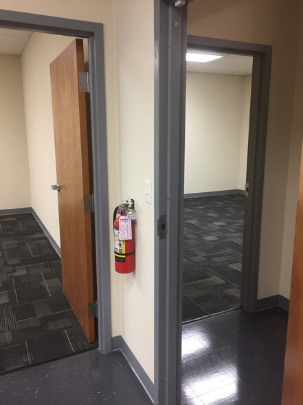 More Photos Of 3653 Regent Blvd, Jacksonville Flex For Lease