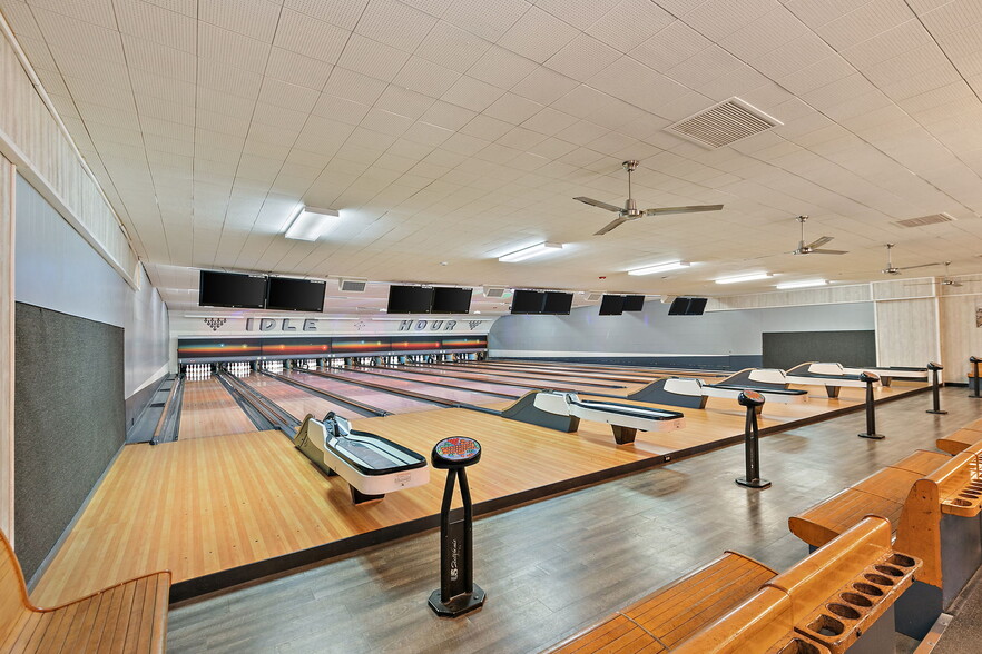 More Photos Of 927 E Railroad St, Sandwich Bowling Alley For Sale