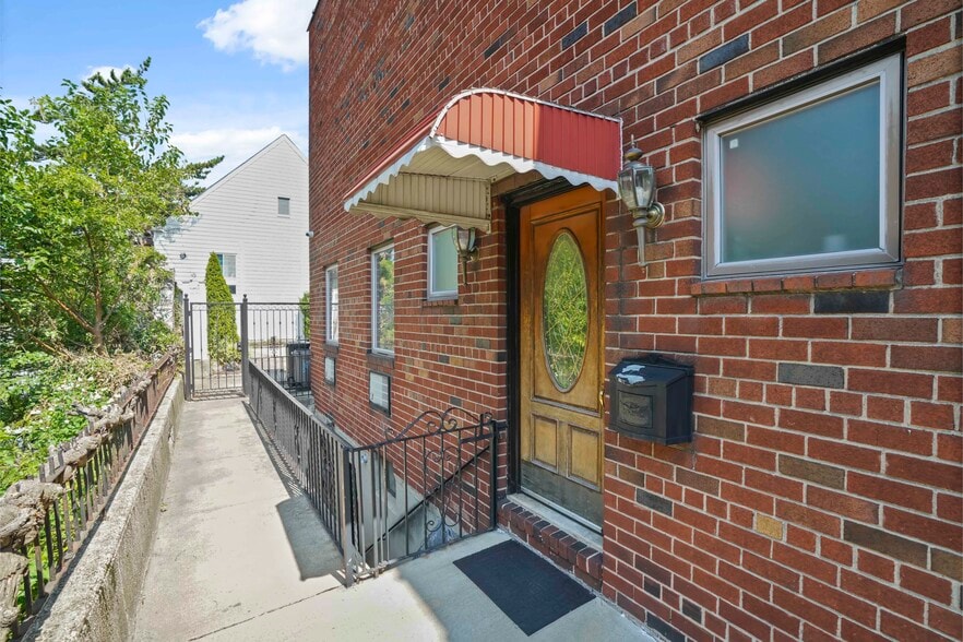 More Photos Of 72-41 Grand Ave, Flushing Medical For Lease