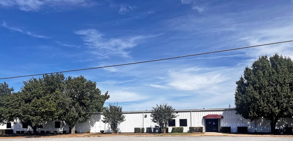 Primary Photo Of 4310-4314 W Highway 70, Durant Medical For Sale