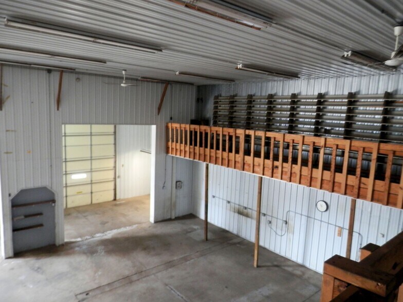 More Photos Of 9682 Madison Rd, Montville Warehouse For Lease