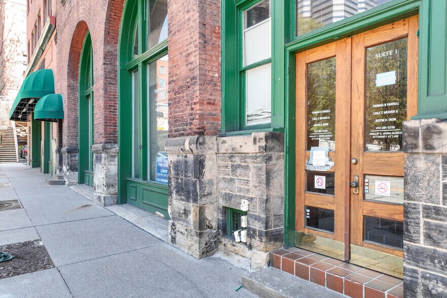More Photos Of 100 Ross St, Pittsburgh Office For Lease