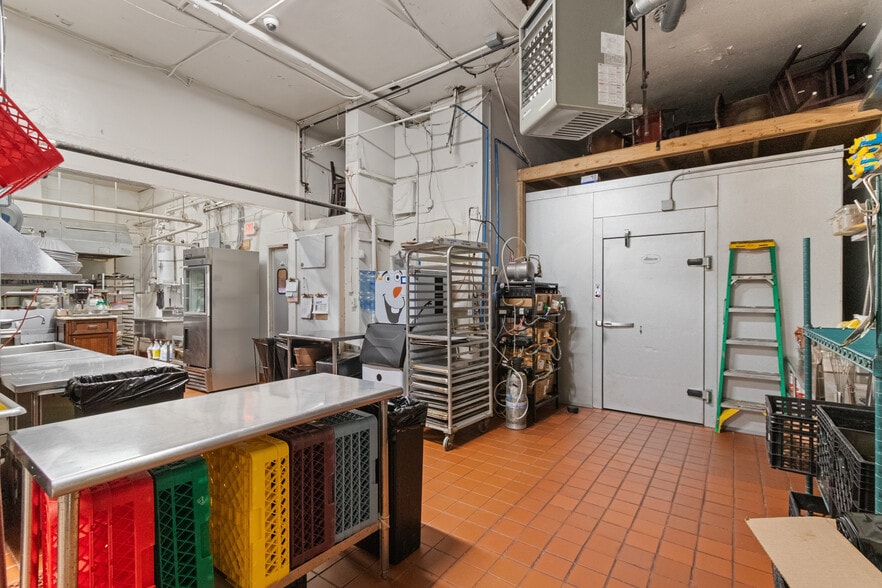 More Photos Of Undisclosed, Long Beach General Retail For Lease