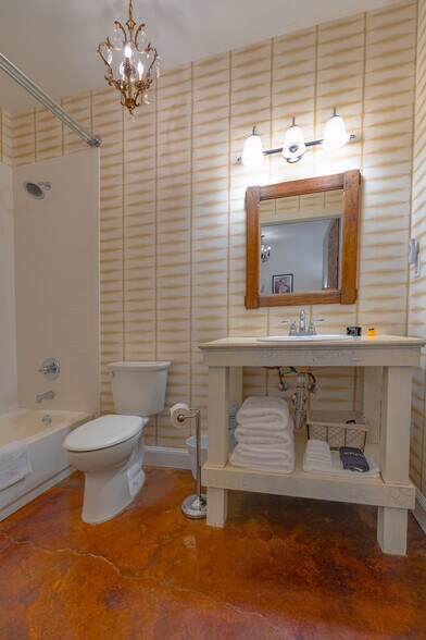 More Photos Of 221 W Main St, Tishomingo Hotel For Sale