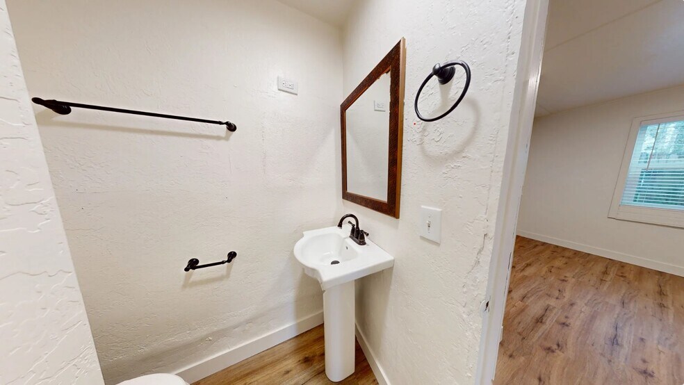 More Photos Of 2715 Twin View Blvd, Shasta Lake Multifamily For Sale