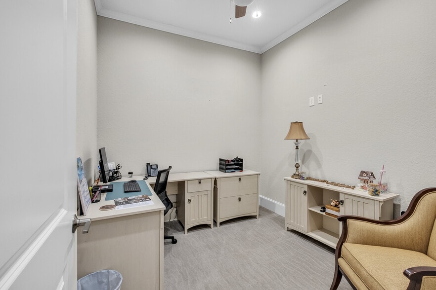 More Photos Of 12262 Queenston Blvd, Houston Unknown For Lease