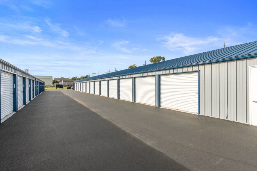 More Photos Of 3721 Colfax St, Gary Self Storage For Sale