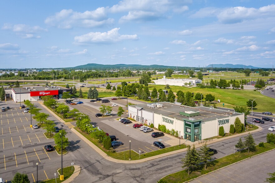 More Photos Of 1011-1195 BOUL St-Bruno, St-Bruno-de-Montarville Unknown For Lease