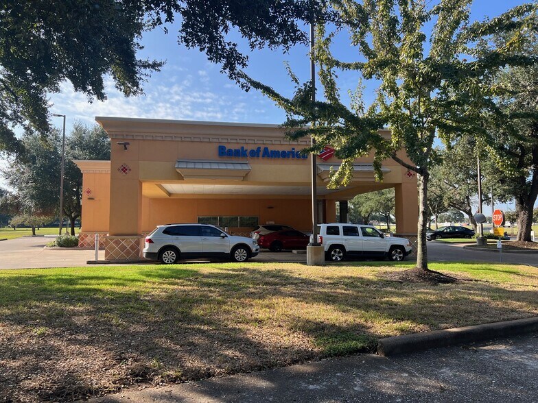 More Photos Of 10101 Westheimer Rd, Houston Bank For Lease
