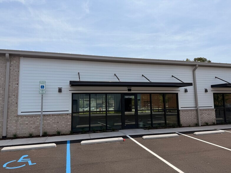 More Photos Of 1657 Ashley Hall Rd, Charleston Storefront Retail Office For Lease
