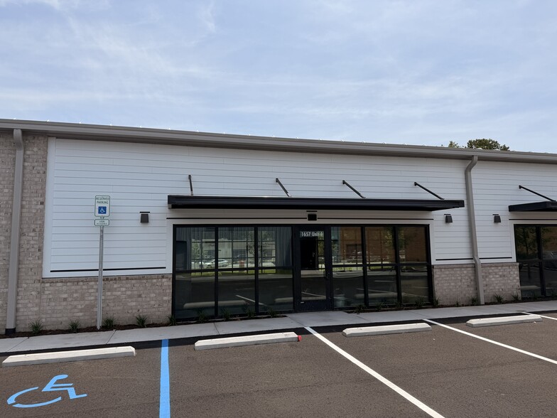 More Photos Of 1657 Ashley Hall Rd, Charleston Storefront Retail Office For Lease