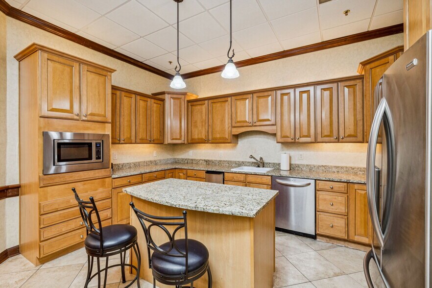 More Photos Of 213 5th Ave N, Nashville Office For Sale