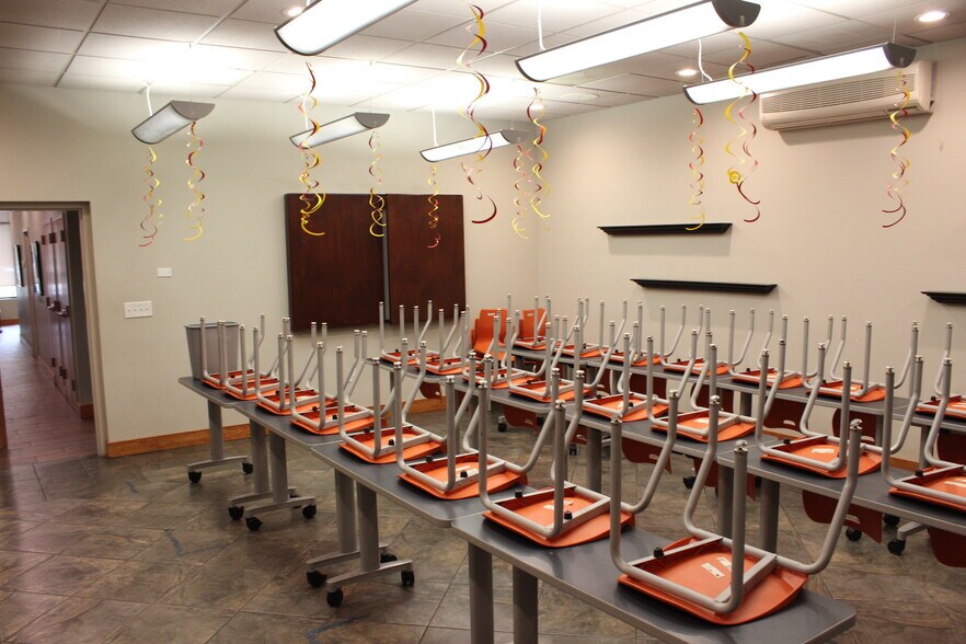 More Photos Of 2801-2807 Ackley Ave, Richmond Office For Lease